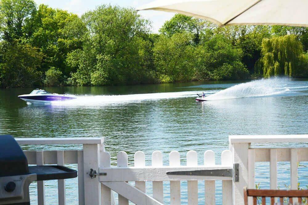 Mallard Lodge サイレンセスター エクステリア 写真
